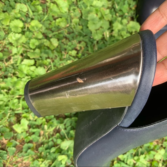 🦋 🎉HP🎉 NWOT Halston Navy Leather Bootie - 7M - Picture 7 of 8